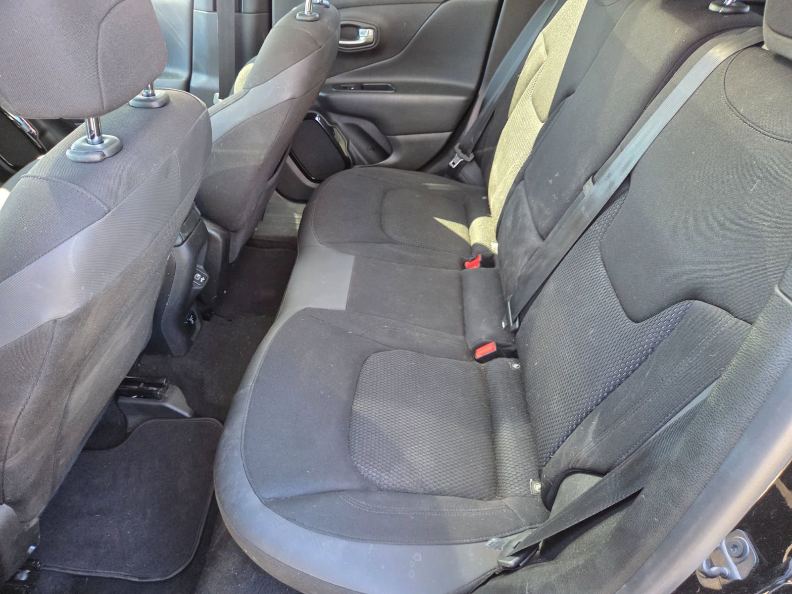 Used 2018 Jeep Renegade Altitude w/ UConnect 8.4 Nav Group image 10