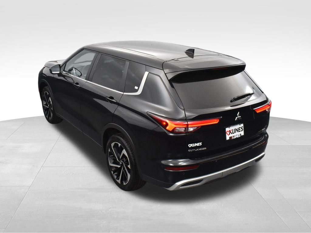 Used 2023 Mitsubishi Outlander SE image 45