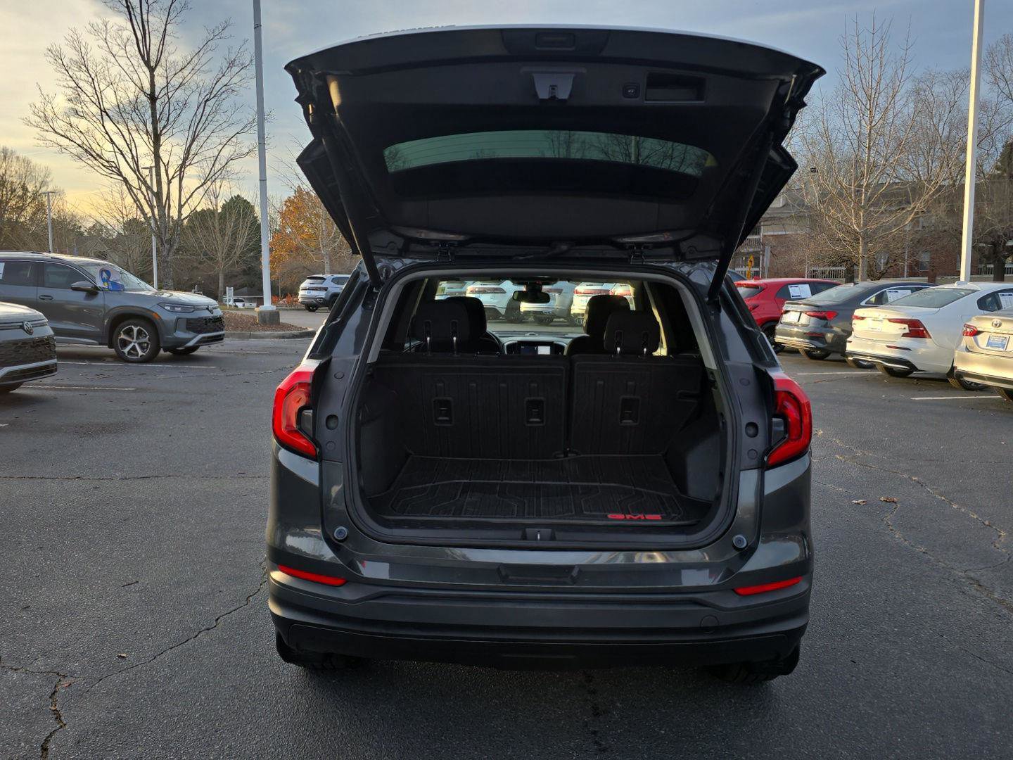 Used 2020 GMC Terrain SLE w/ Driver Convenience Package image 6