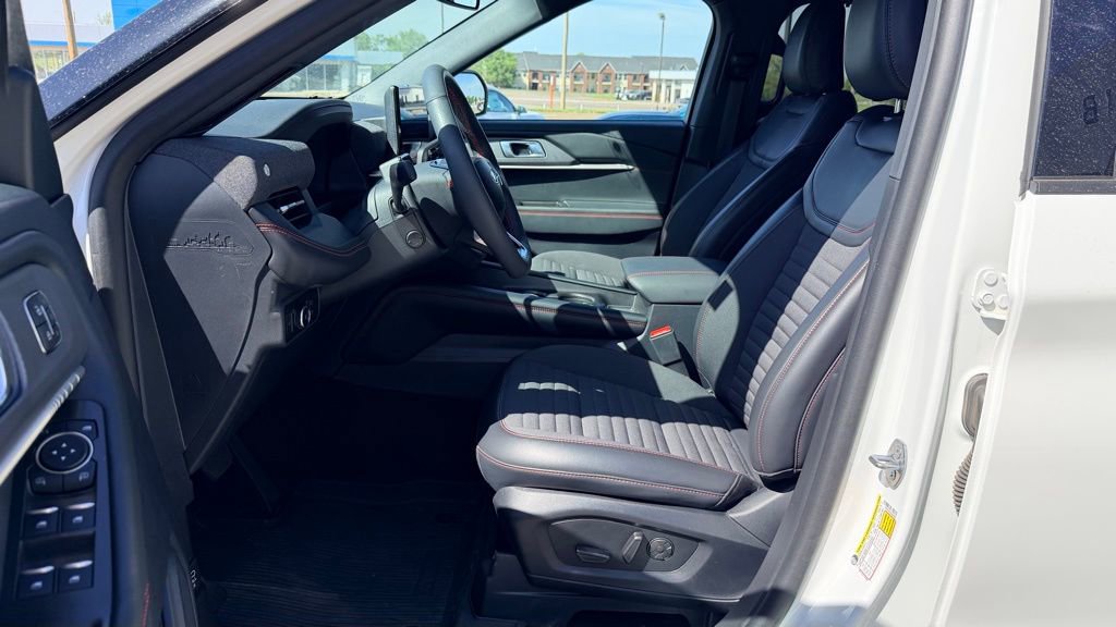 Used 2025 Ford Explorer ST-Line w/ Premium Package RWD image 16