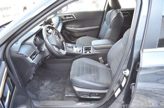 Used 2024 Mitsubishi Outlander SE image 15