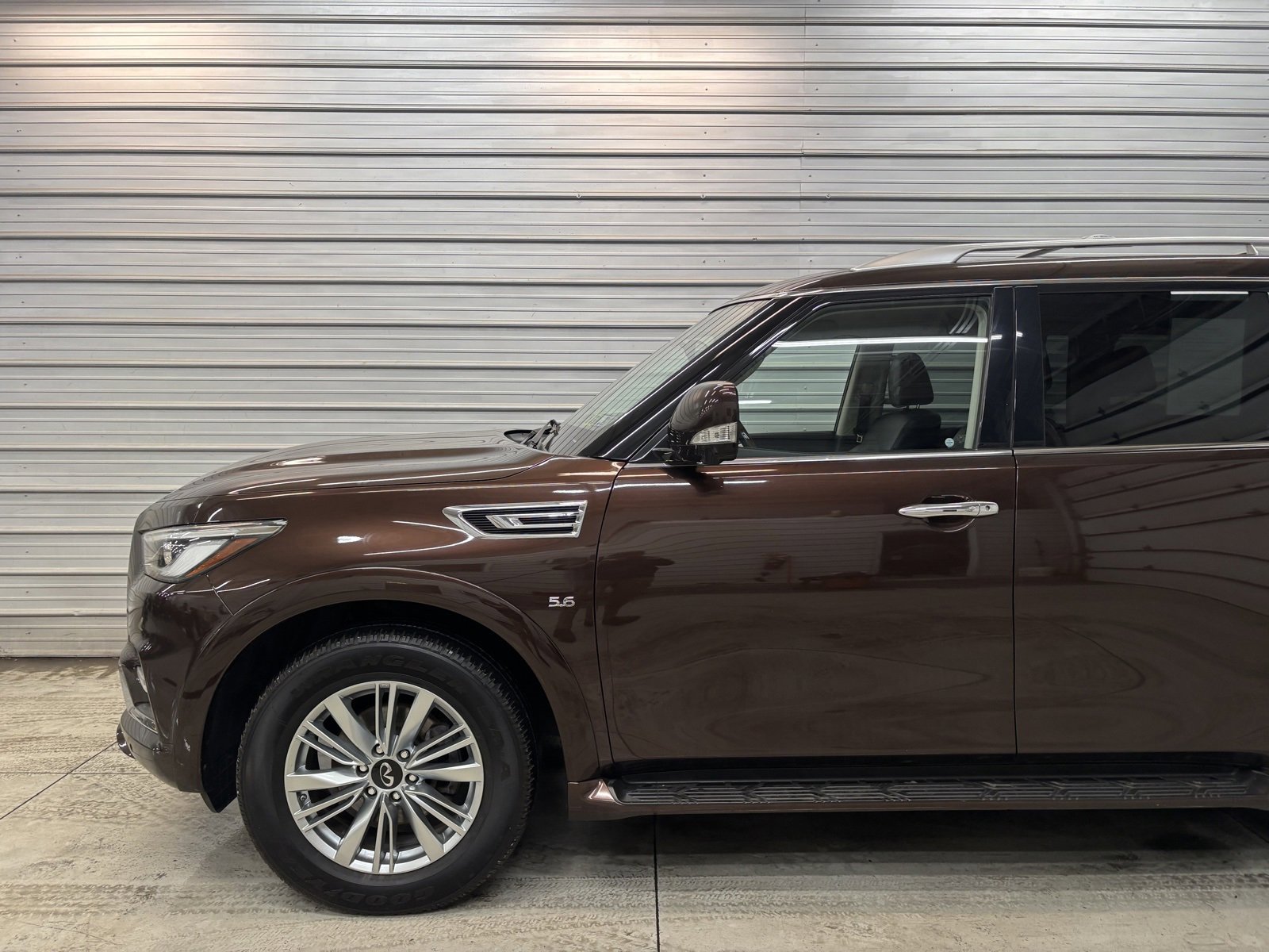 Used 2019 INFINITI QX80 Luxe w/ Proassist Package image 3