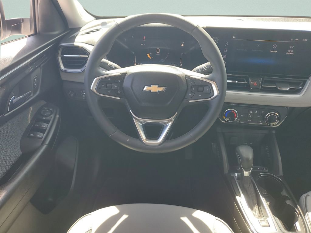 Used 2024 Chevrolet TrailBlazer LT w/ LT Cold Weather Package FWD image 12