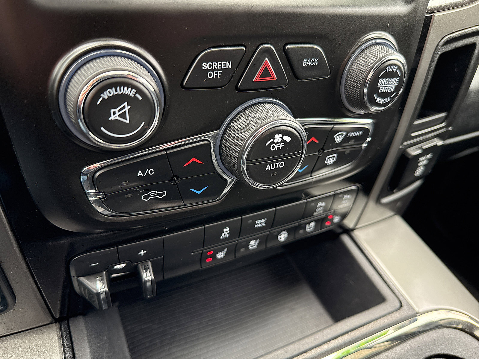 Used 2018 RAM 2500 Laramie w/ Sport Appearance Group image 50