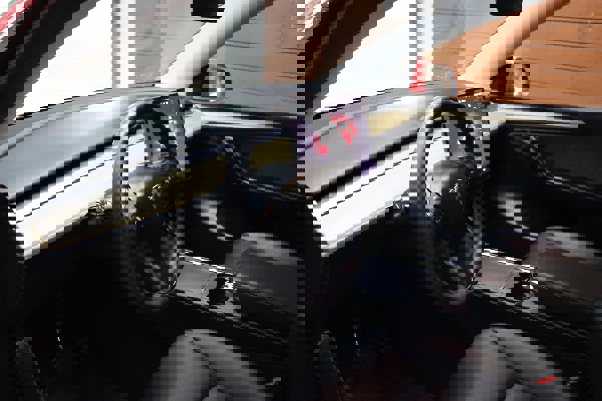 Used 2022 Tesla Model Y Long Range image 36