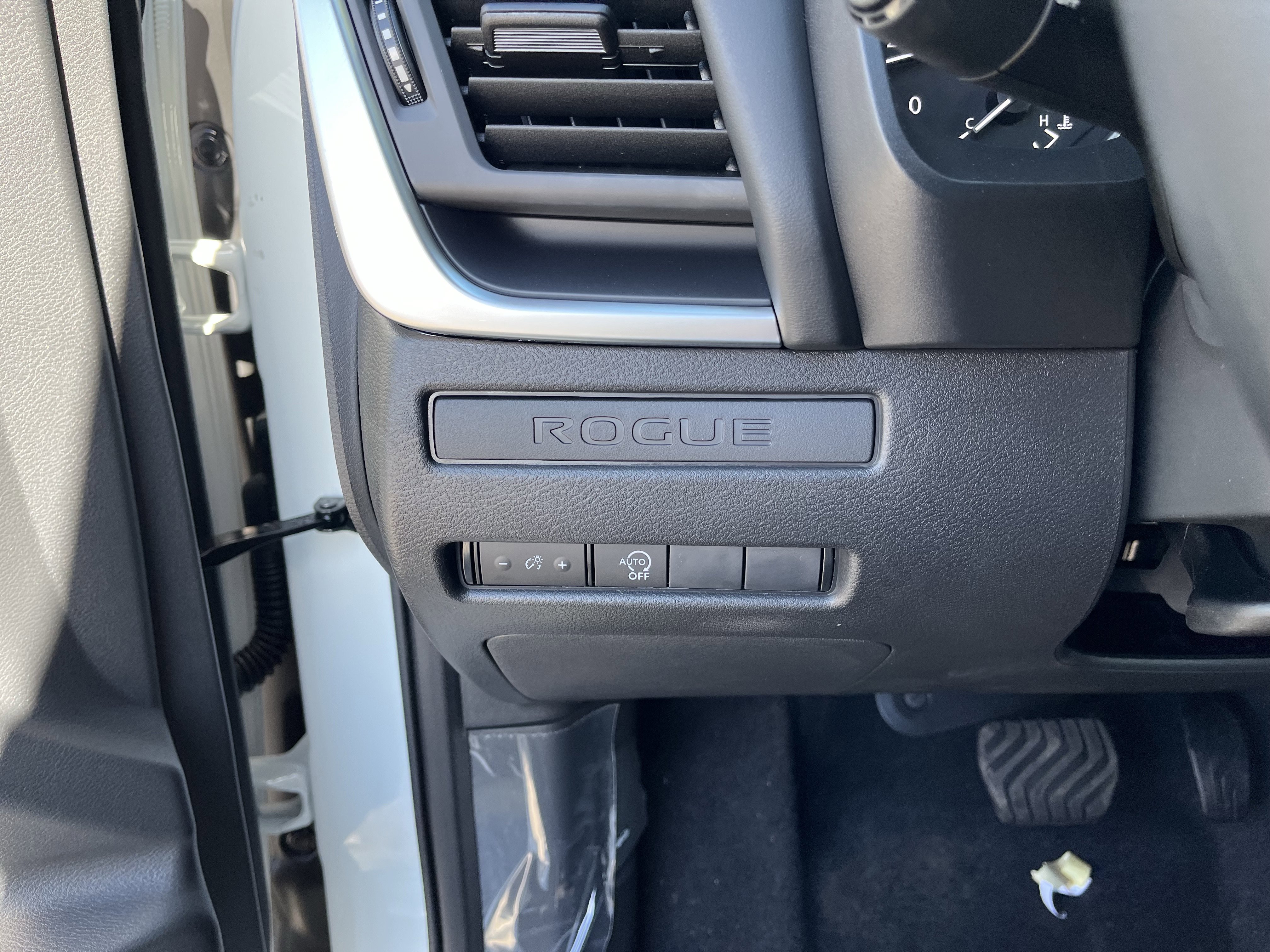 New 2026 Nissan Rogue S image 12