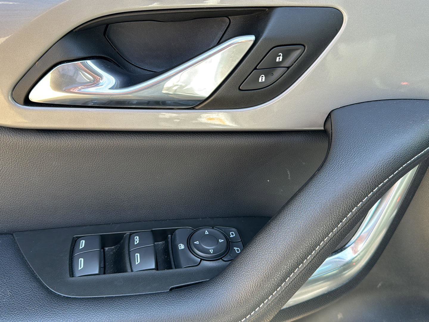 Used 2025 Chevrolet Blazer LT image 12