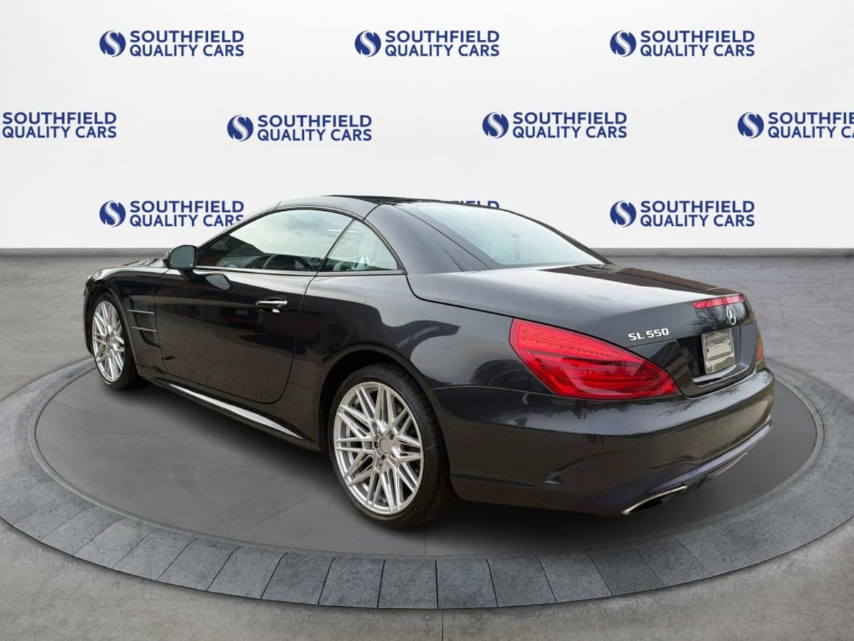 Used 2017 Mercedes-Benz SL 550 image 4