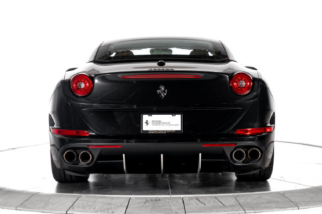 Used 2015 Ferrari California T RWD image 8