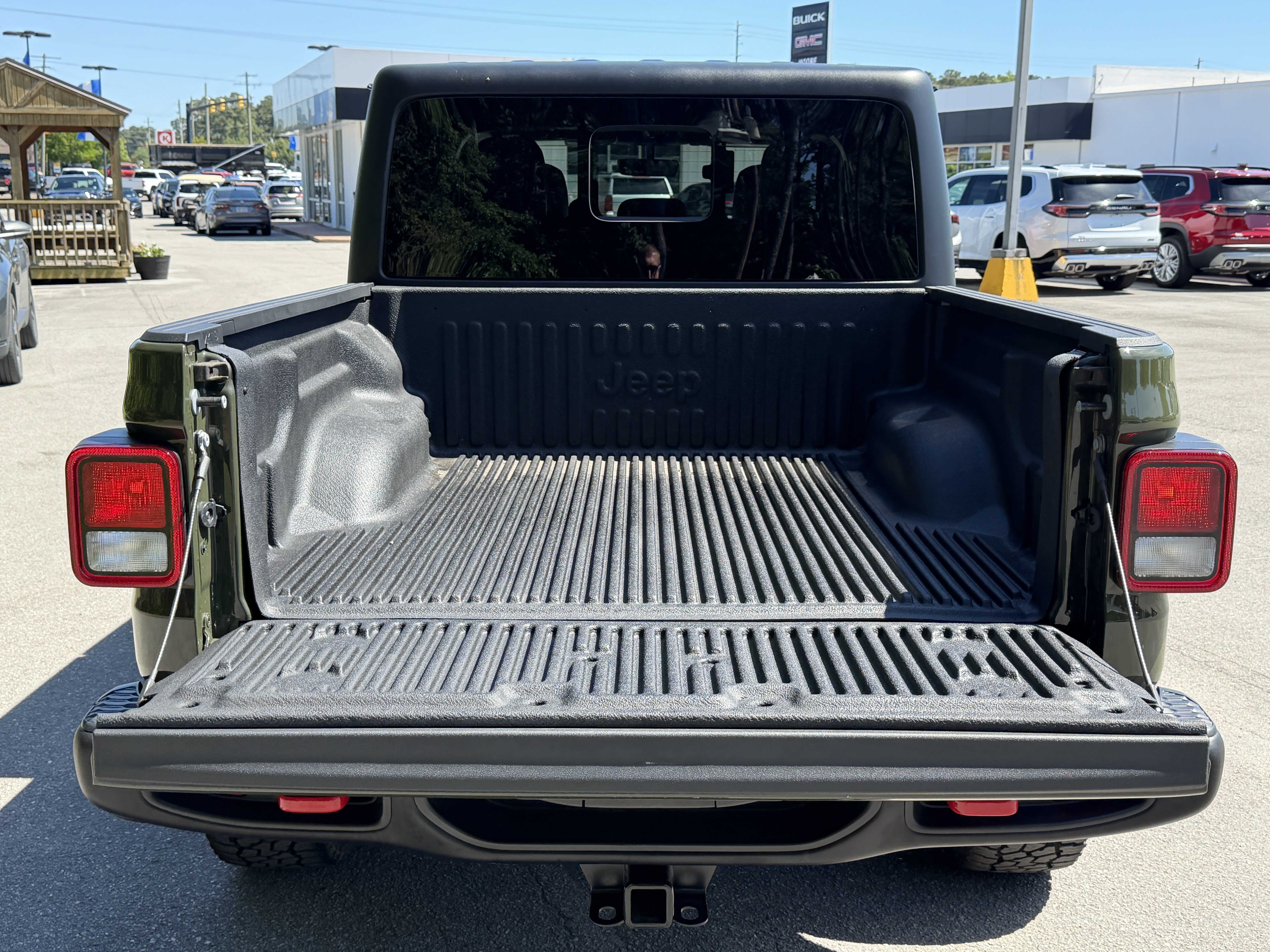 Used 2023 Jeep Gladiator Rubicon w/ Cold Weather Group AWD/4WD image 4