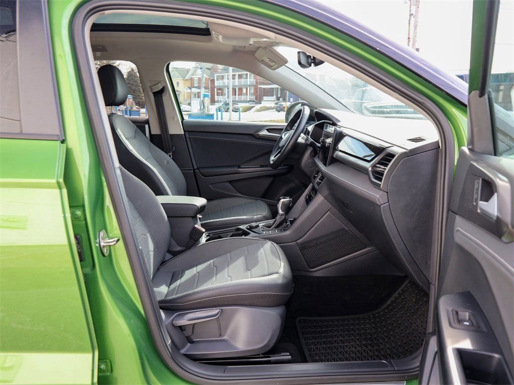 New 2025 Volkswagen Taos SE image 27