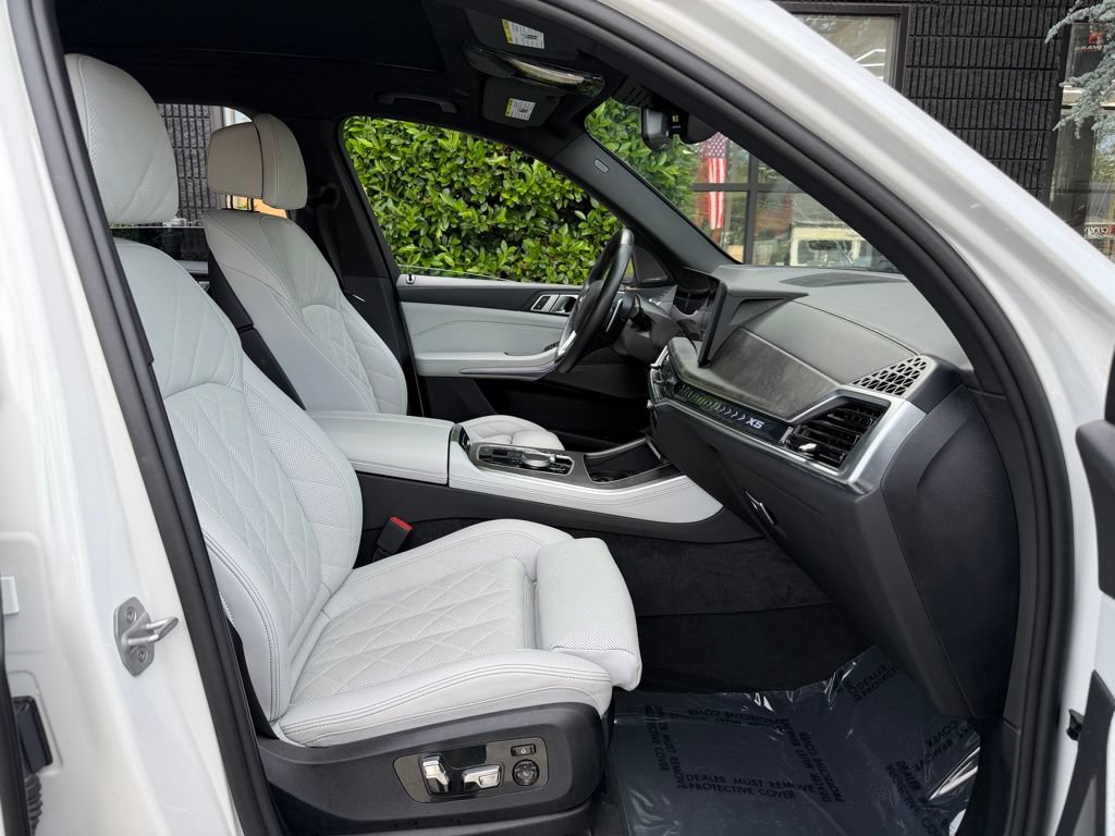 Used 2025 BMW X5 xDrive40i AWD/4WD image 34