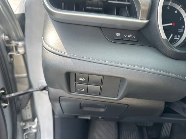 Used 2021 Toyota Highlander XLE image 13