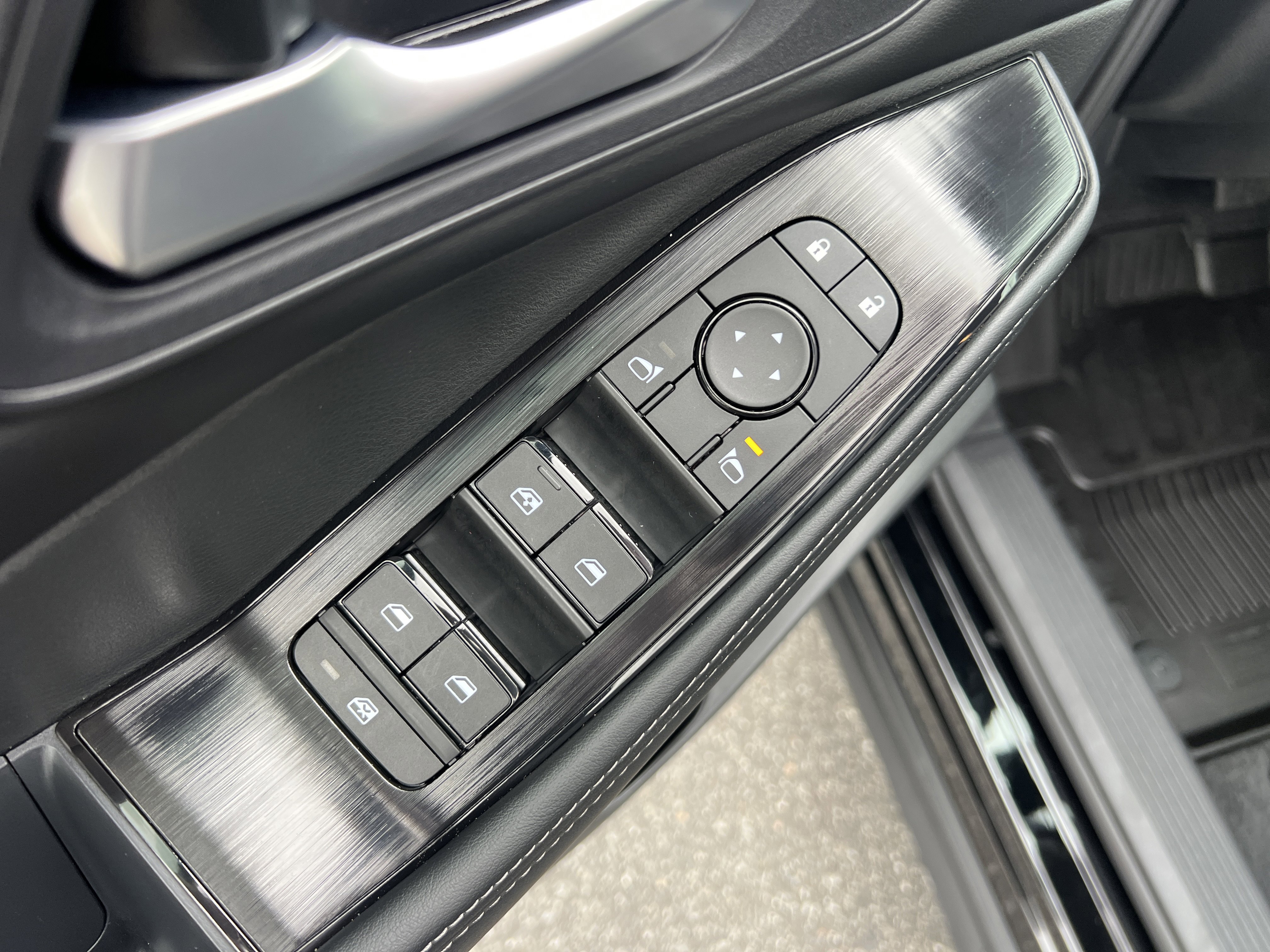 Certified 2026 Nissan Rogue SV FWD image 45