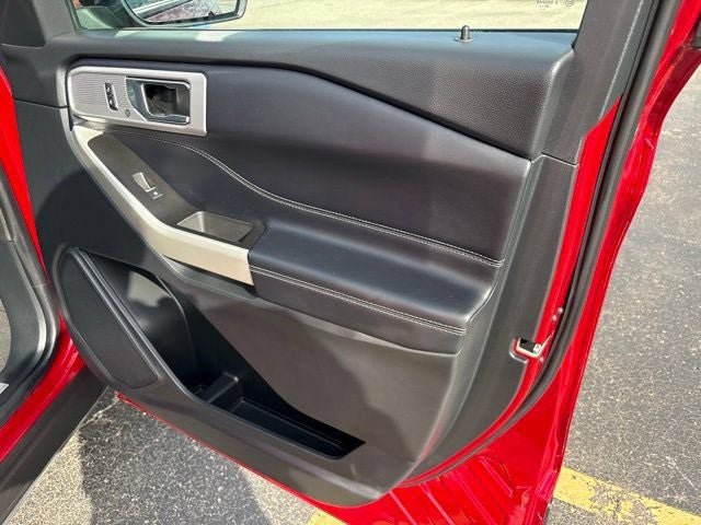 Used 2021 Ford Explorer Limited w/ Equipment Group 301A AWD/4WD image 6