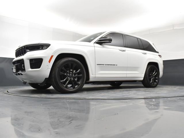 Used 2023 Jeep Grand Cherokee Overland w/ Adv Protech Group III AWD/4WD image 21
