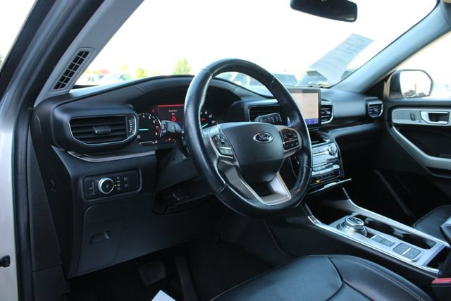 Used 2022 Ford Explorer Limited RWD image 2