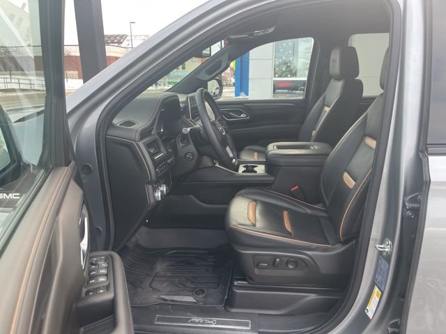 Used 2024 GMC Yukon AT4 w/ Technology Package AWD/4WD image 8
