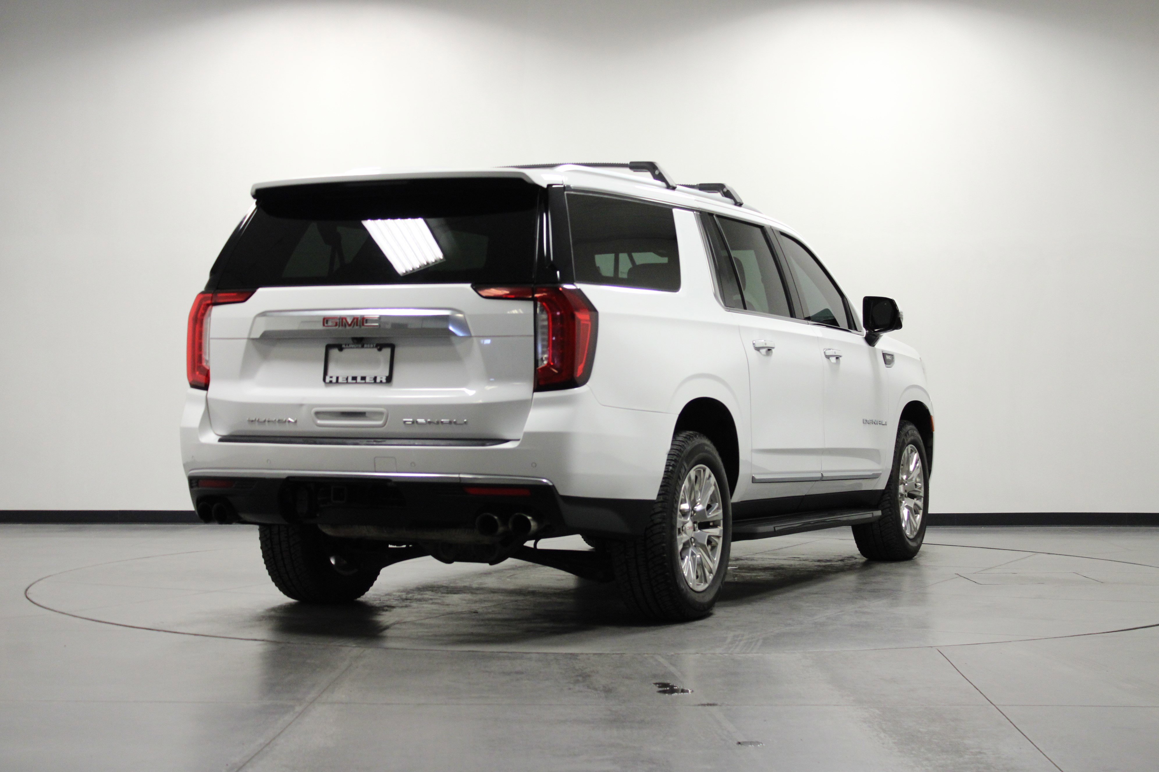 Used 2021 GMC Yukon XL Denali image 4