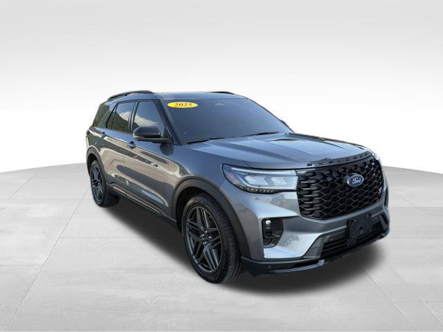 Used 2025 Ford Explorer ST AWD/4WD image 8