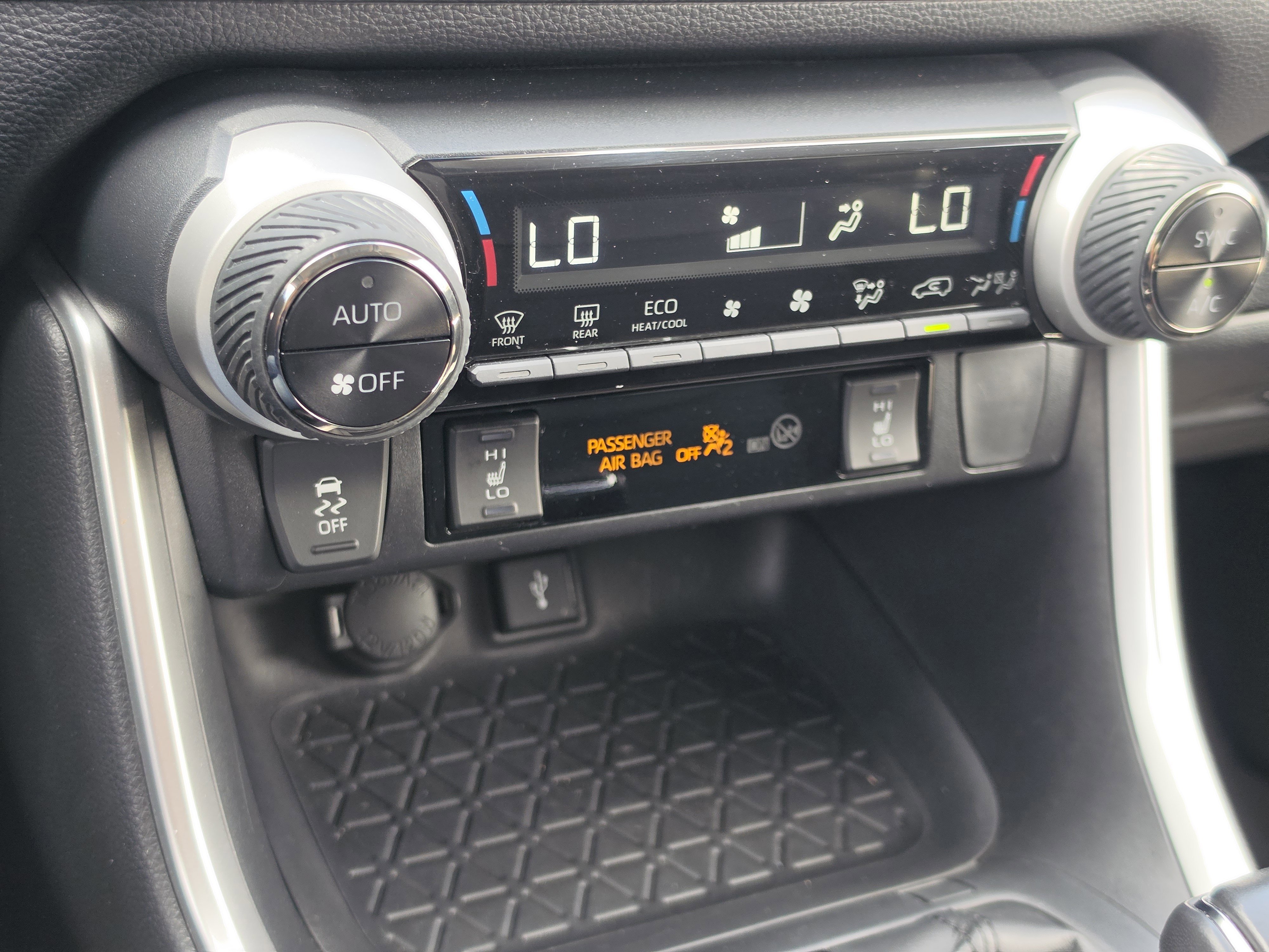 Used 2022 Toyota RAV4 XLE Premium AWD/4WD image 23