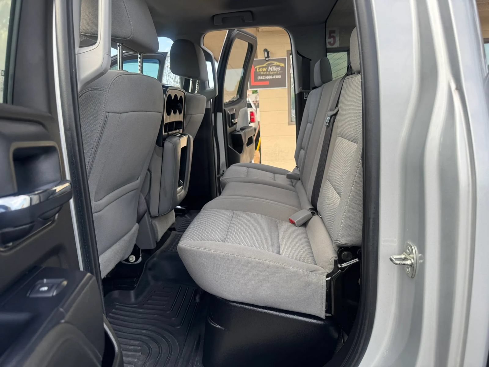 Used 2018 Chevrolet Silverado 1500 Custom w/ Custom Value Package RWD image 12