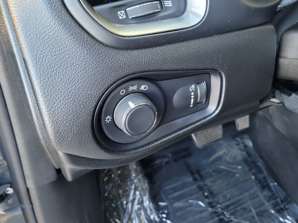 Used 2022 Jeep Renegade Sport image 16