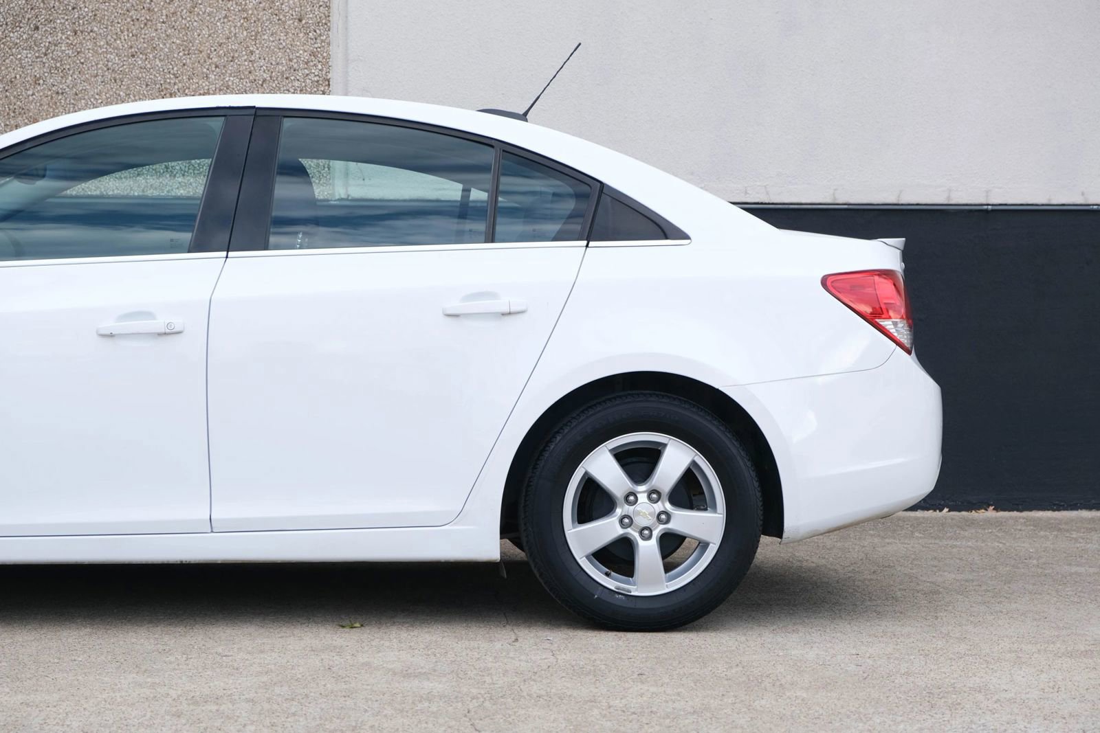 Used 2015 Chevrolet Cruze LT w/ Enhanced Safety Package FWD image 8