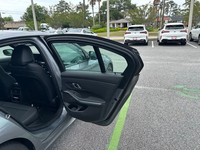 Used 2025 BMW 330i Sedan w/ M Sport Package RWD image 18
