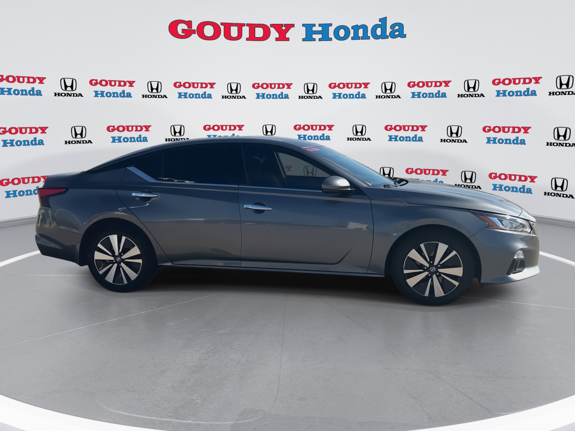 Used 2020 Nissan Altima 2.5 SV image 2