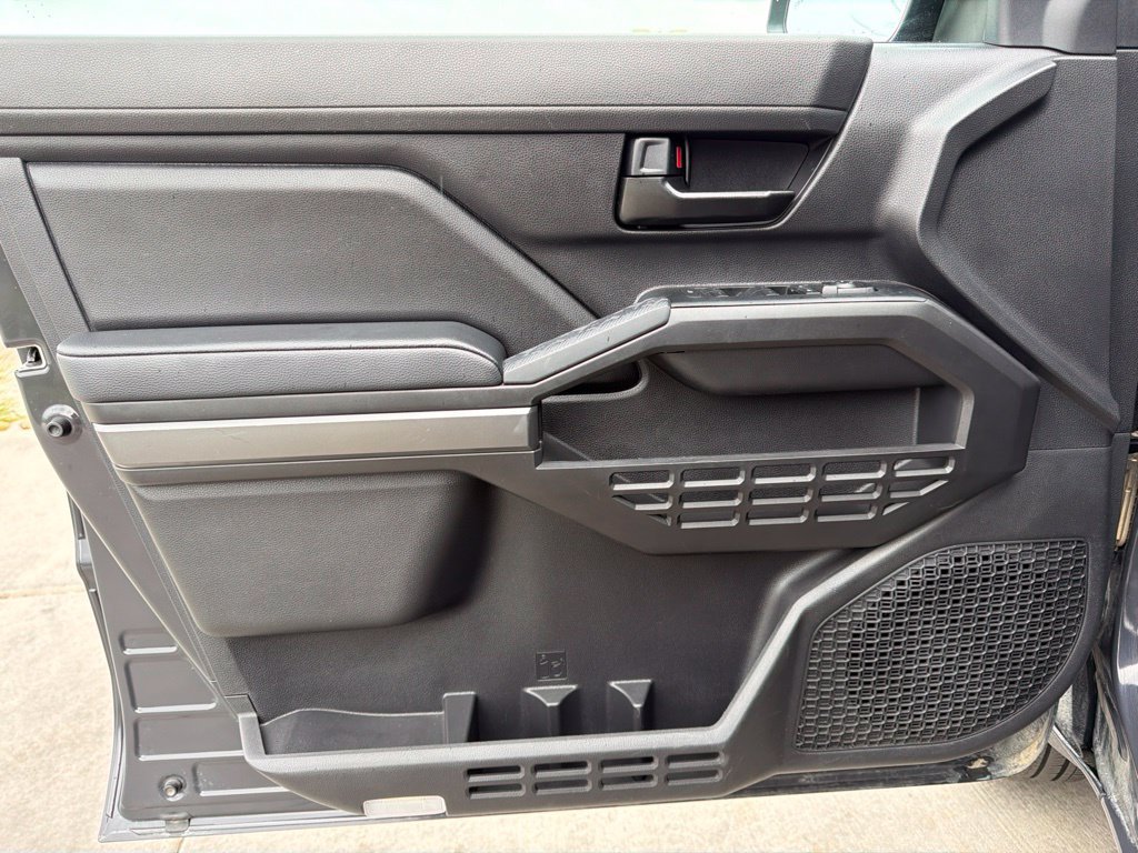 Used 2025 Toyota Tacoma SR5 AWD/4WD image 12