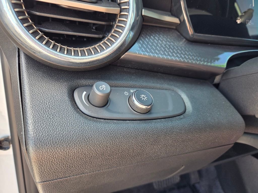 Certified 2024 Chevrolet Trax ACTIV w/ Sunroof Package image 24