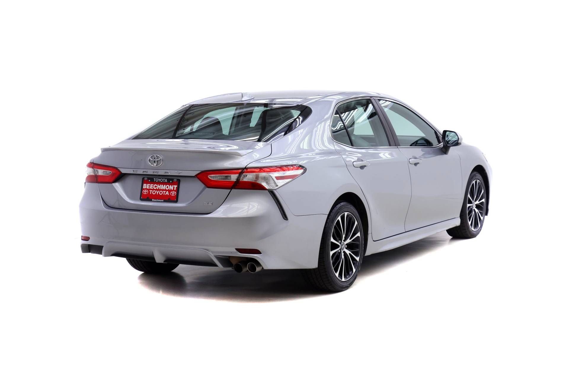 Used 2020 Toyota Camry SE FWD image 2