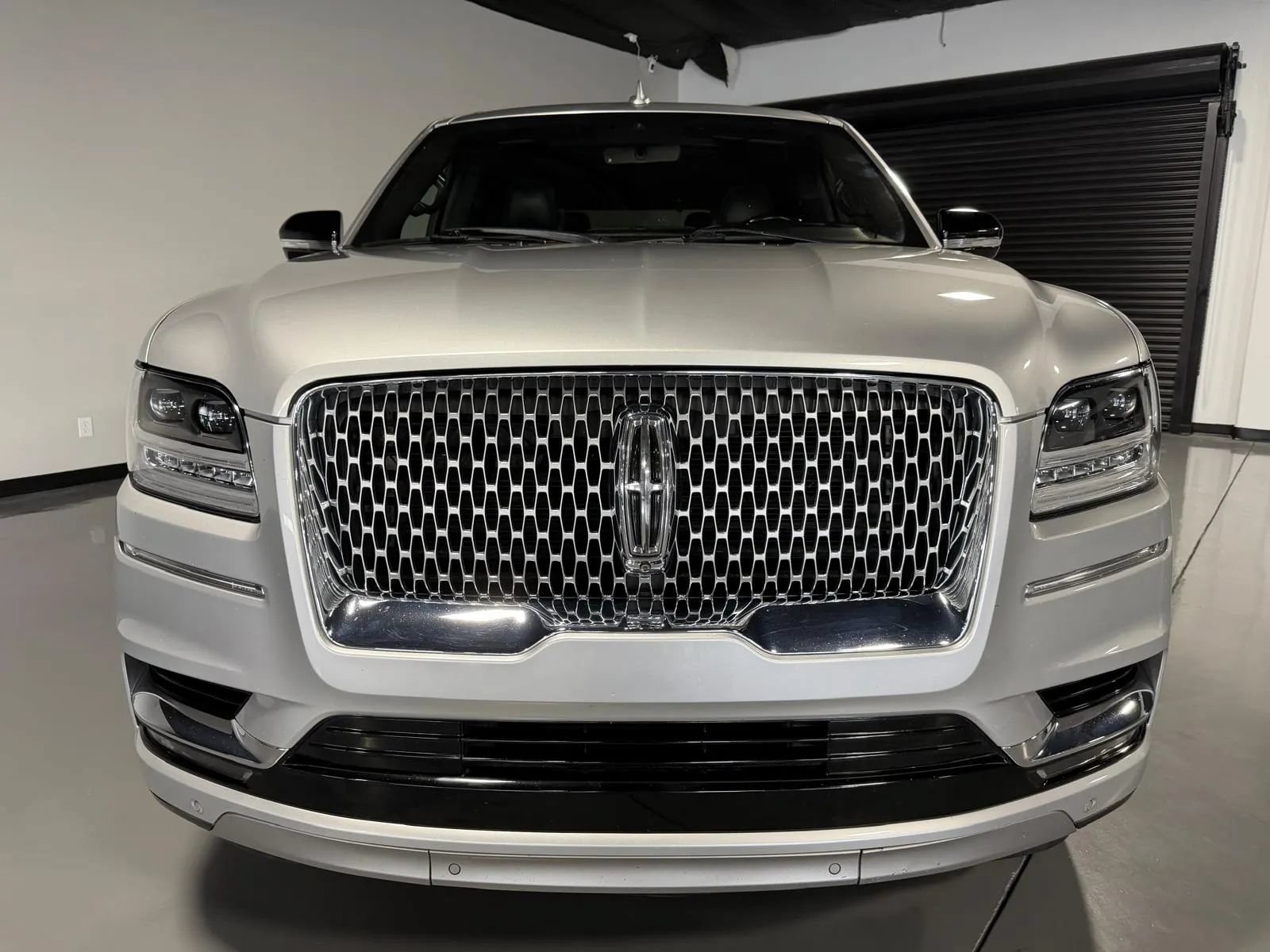 Used 2018 Lincoln Navigator Reserve w/ Technology Package AWD/4WD image 2
