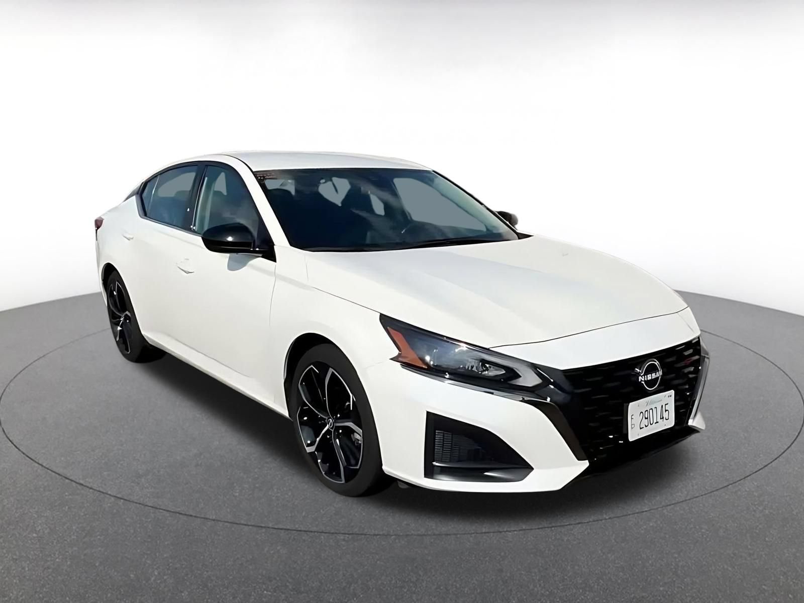 Used 2025 Nissan Altima 2.5 SR FWD image 3