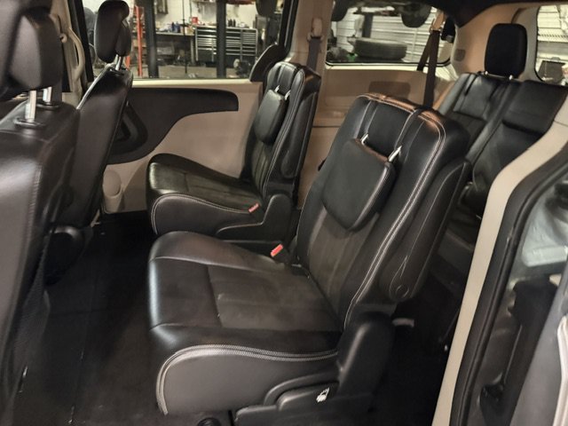 Used 2019 Dodge Grand Caravan SXT FWD image 35