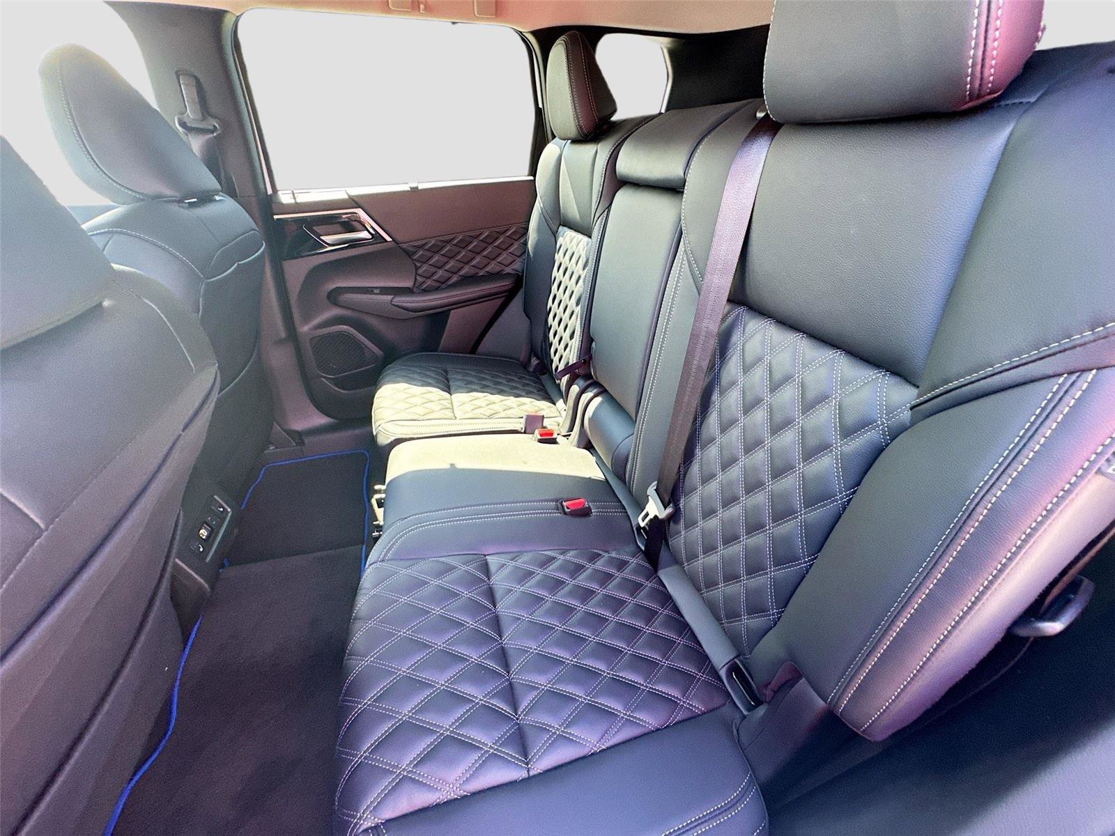 New 2025 Mitsubishi Outlander SEL image 25