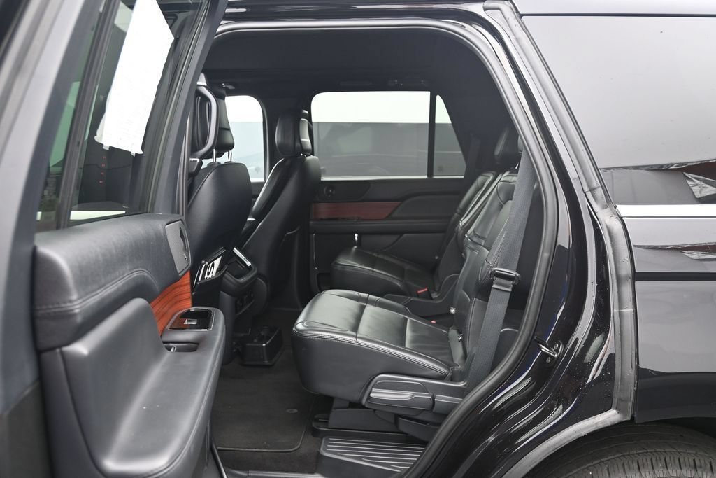 Used 2024 Lincoln Navigator Premiere AWD/4WD image 16