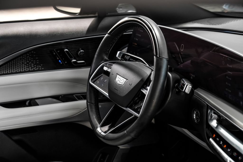 Used 2023 Cadillac Lyriq AWD image 14