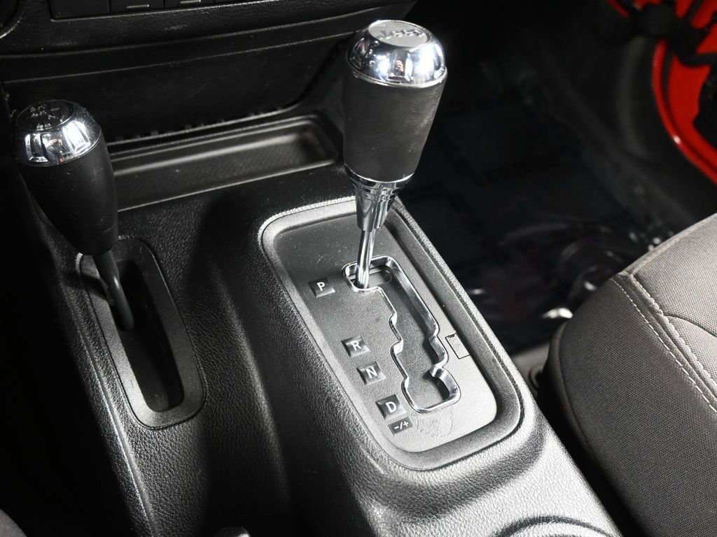 Used 2014 Jeep Wrangler Unlimited Rubicon image 19