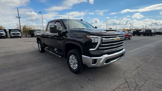 Used 2024 Chevrolet Silverado 2500 LTZ AWD/4WD image 2