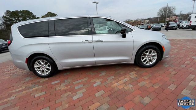 Used 2024 Chrysler Pacifica Touring-L video 2