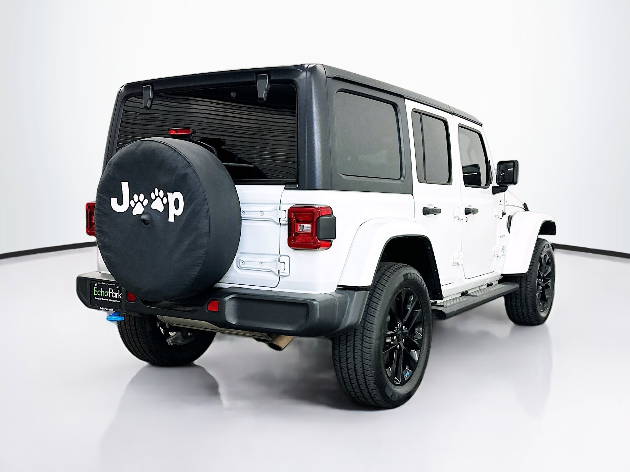 Used 2023 Jeep Wrangler Unlimited Sahara w/ Cold Weather Group AWD/4WD image 9