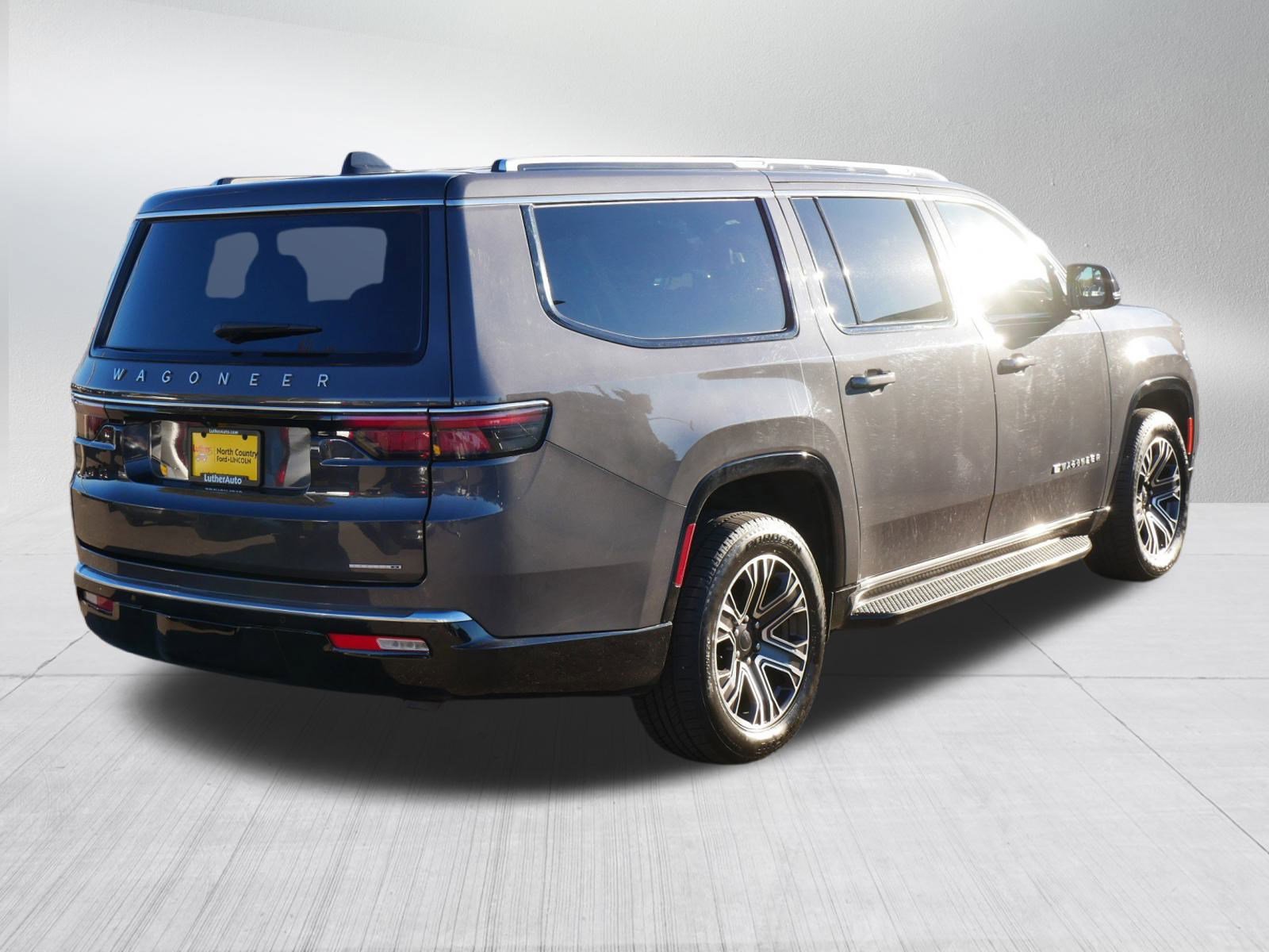 Used 2024 Jeep Wagoneer L Series II w/ Flexible Seating Group image 7