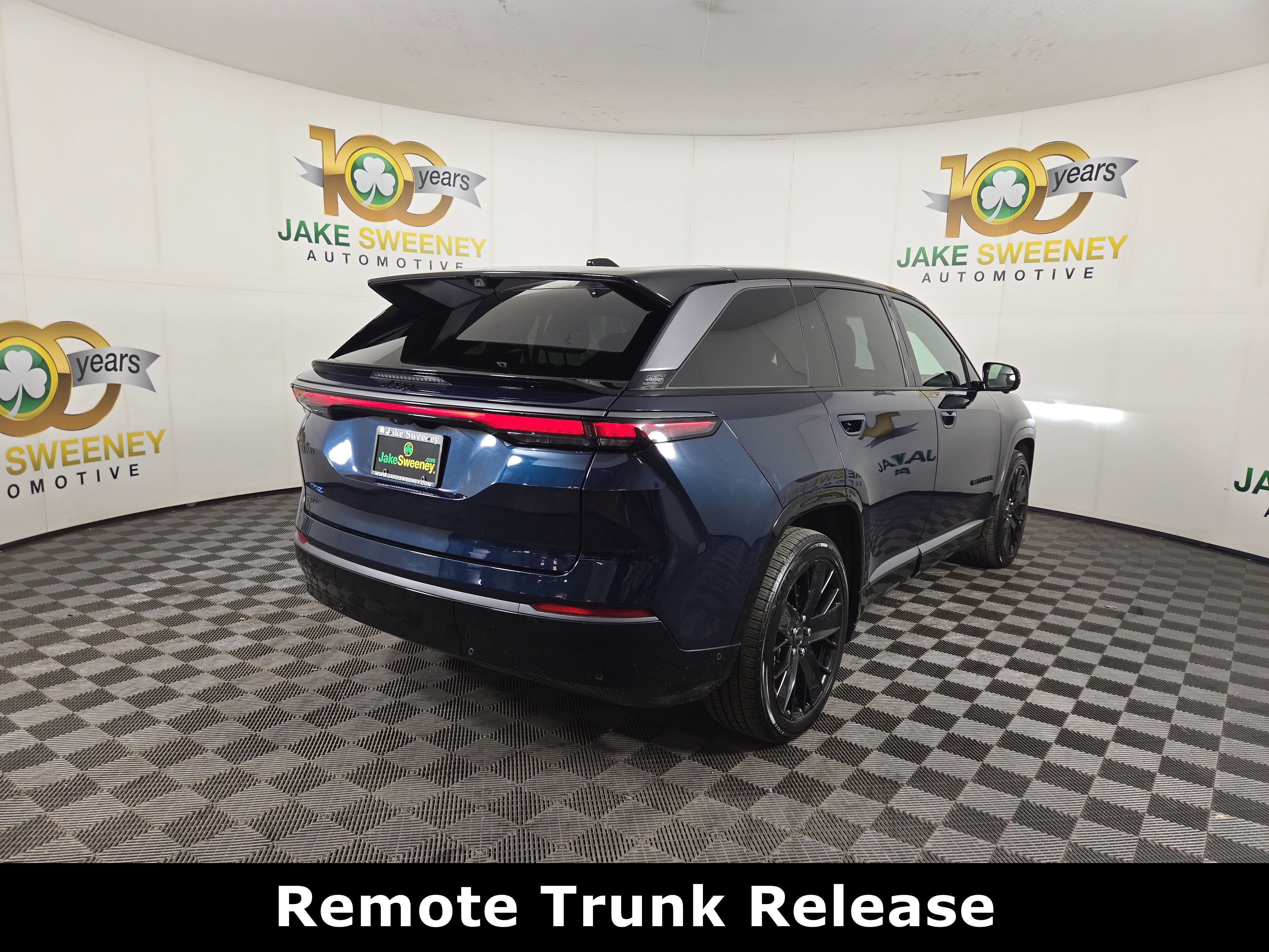 Used 2024 Jeep Wagoneer Launch Edition image 9