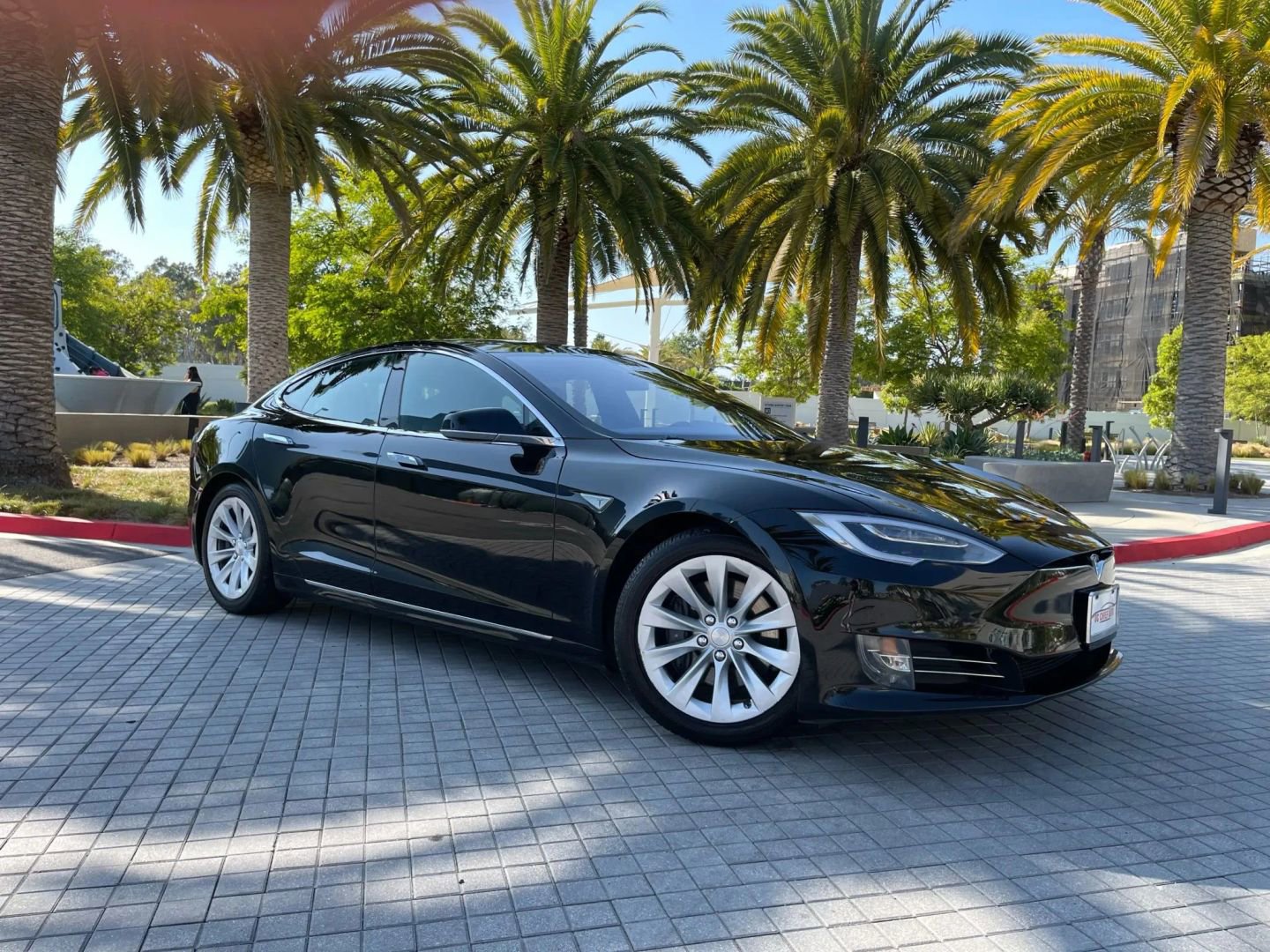 Used 2017 Tesla Model S 75 RWD image 2