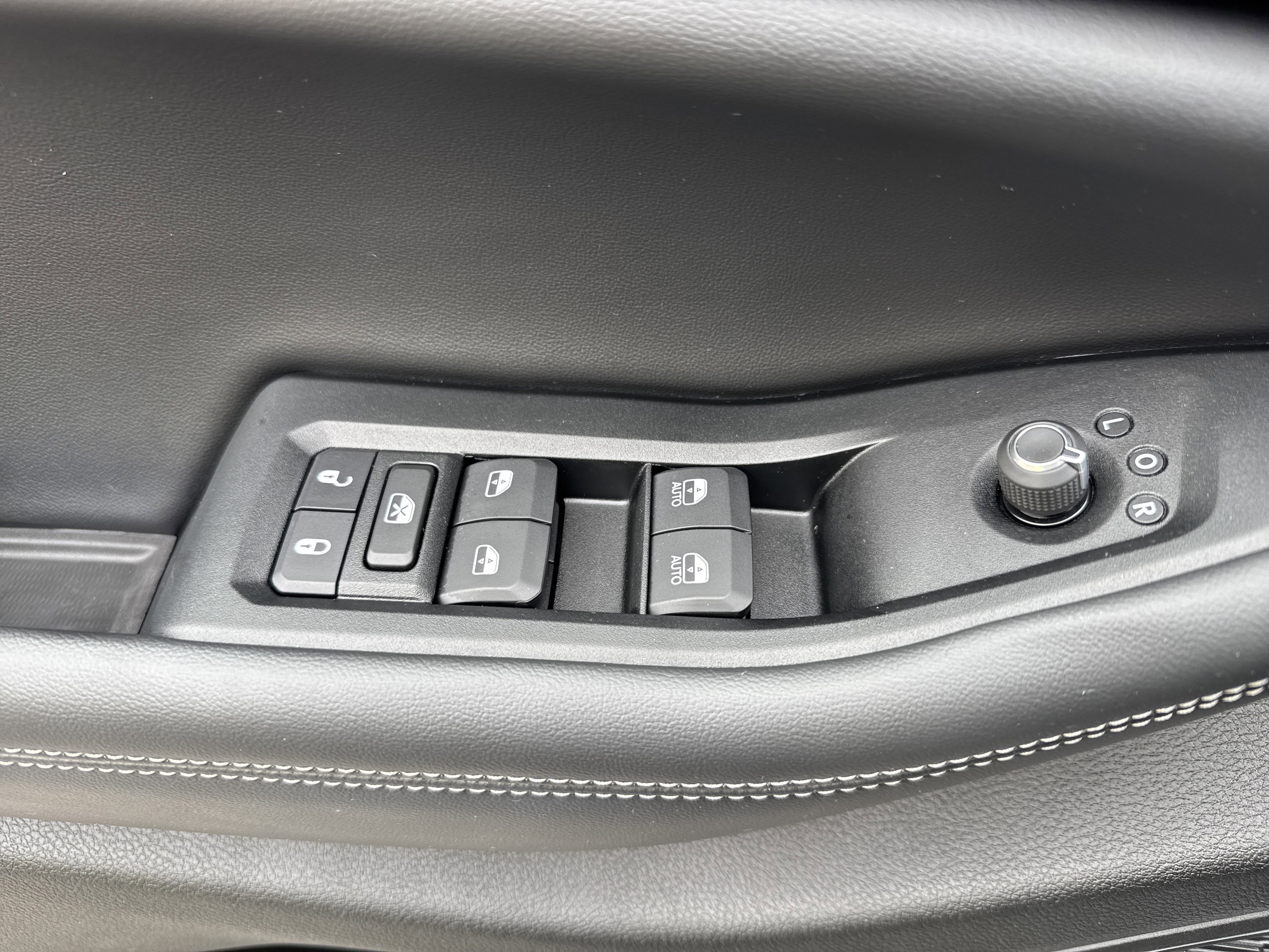 Used 2023 Jeep Grand Cherokee L Laredo image 15