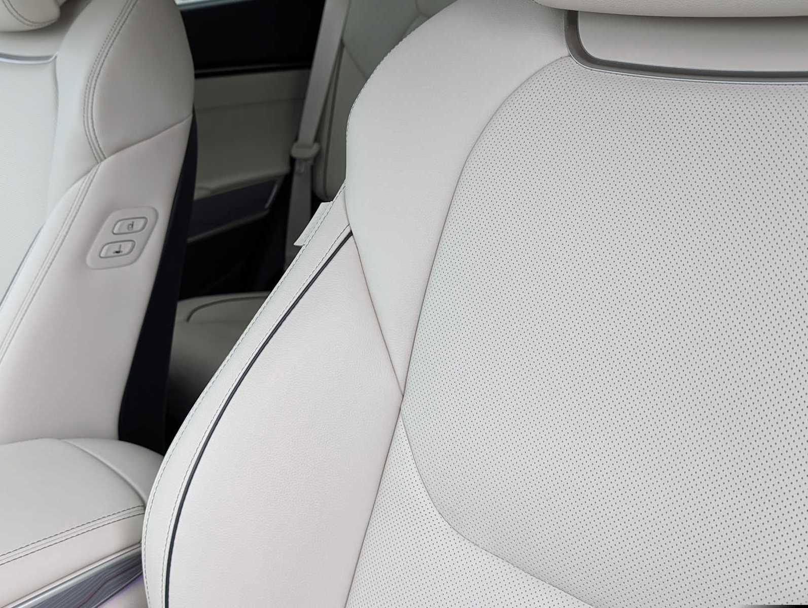 Used 2022 Genesis GV70 2.5T w/ Advanced Package image 27