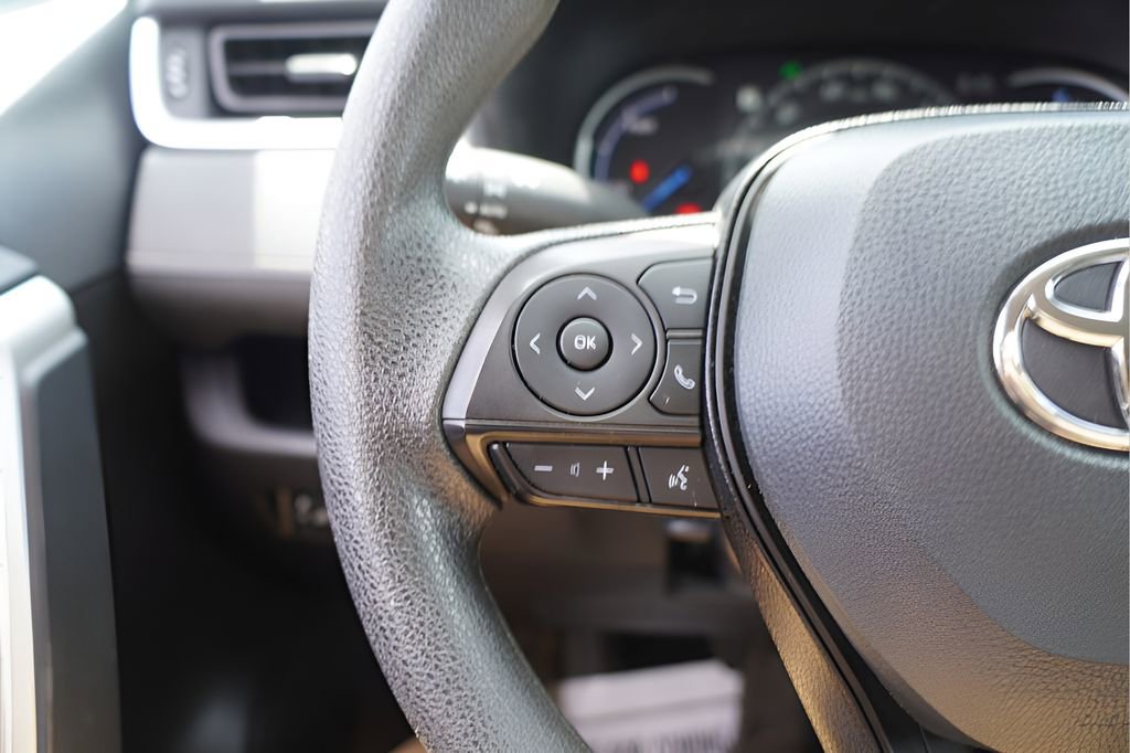 Used 2025 Toyota RAV4 XLE image 20
