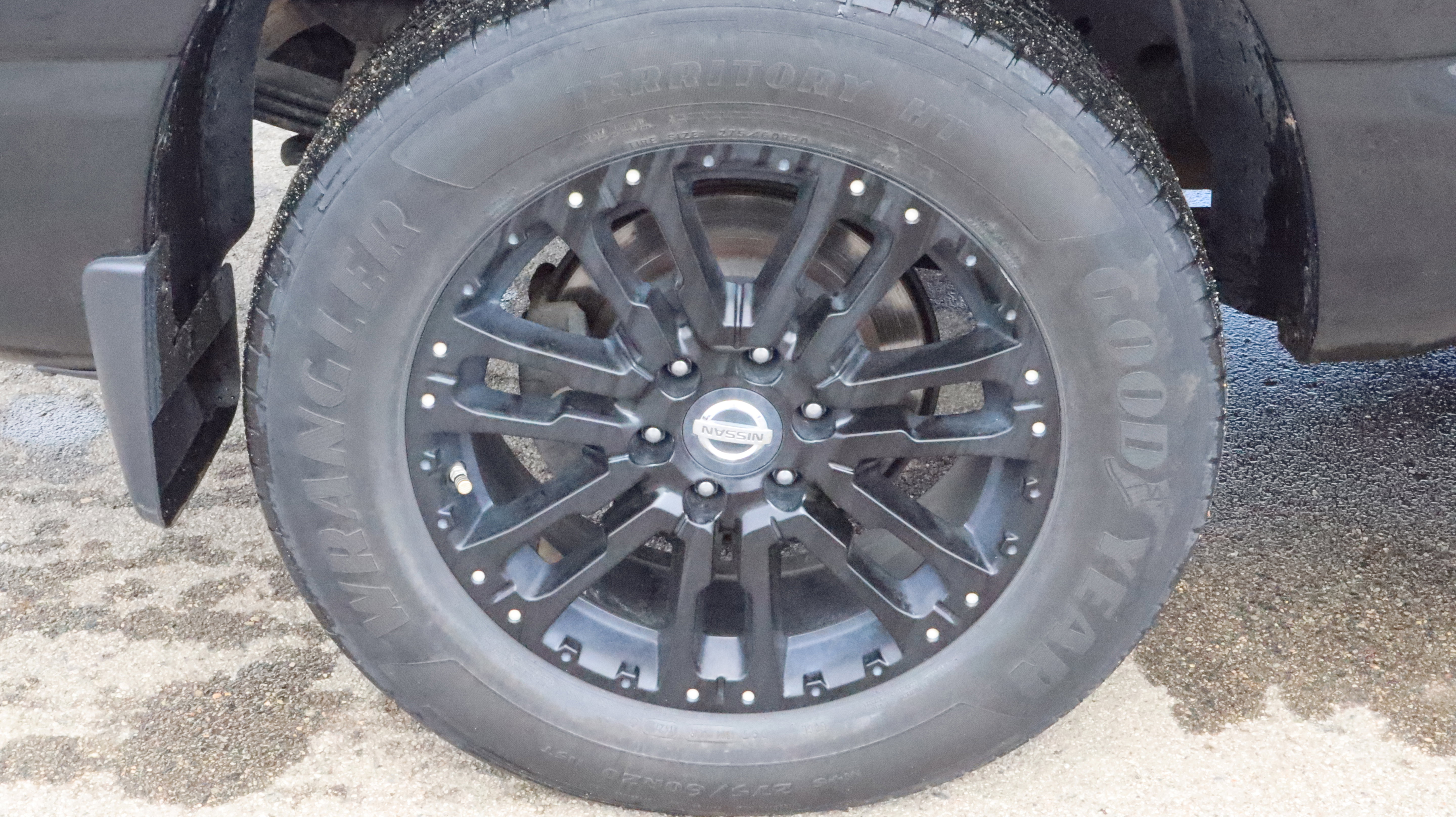 Used 2019 Nissan Titan SV w/ SV Convenience Package image 10